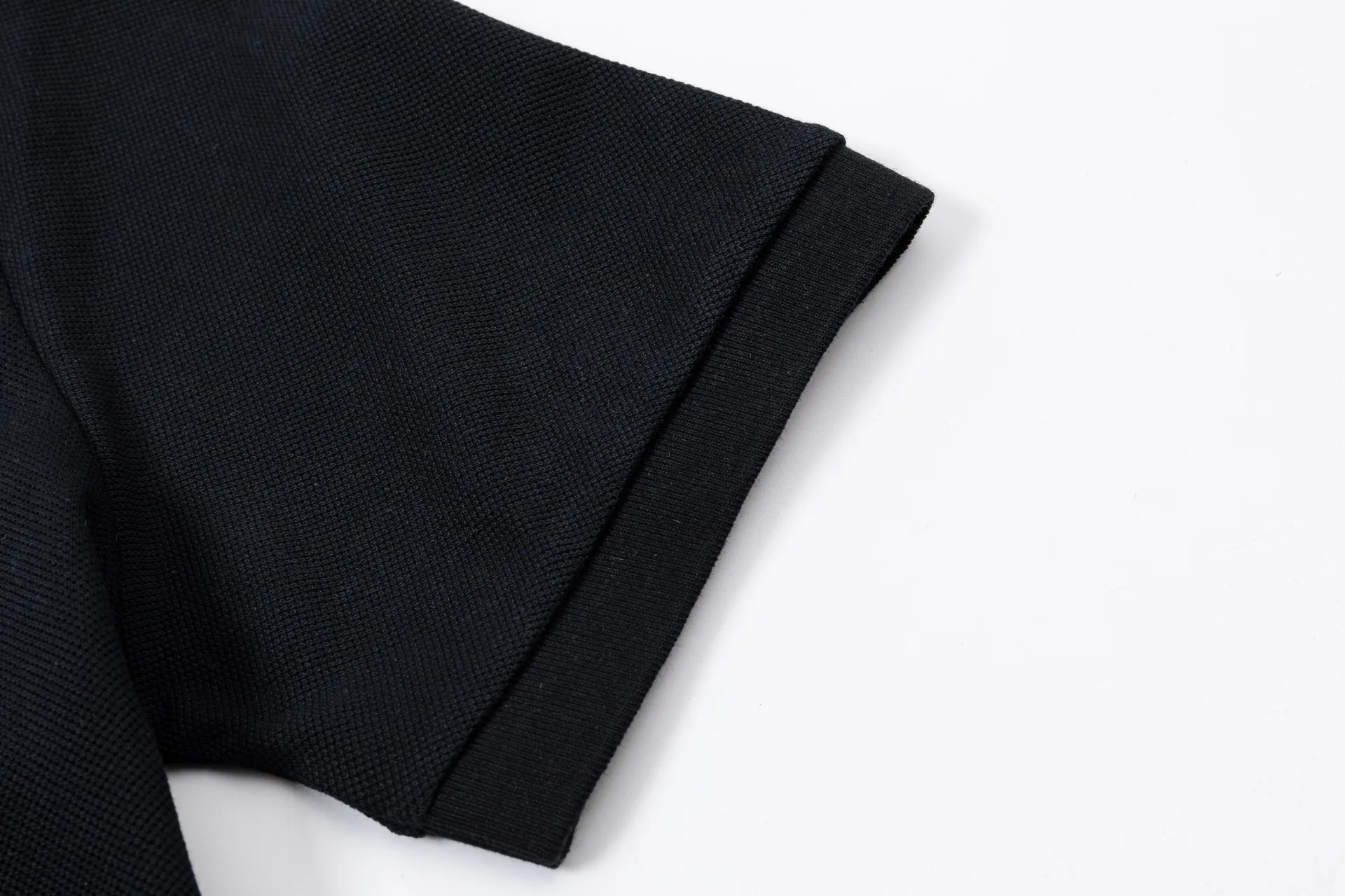 Moncler POLO Polo Polo Classic ， 。 Polo ， Classic 。Classic ， 。 。 ：Black White Navy Blue Size：MLXLXXL